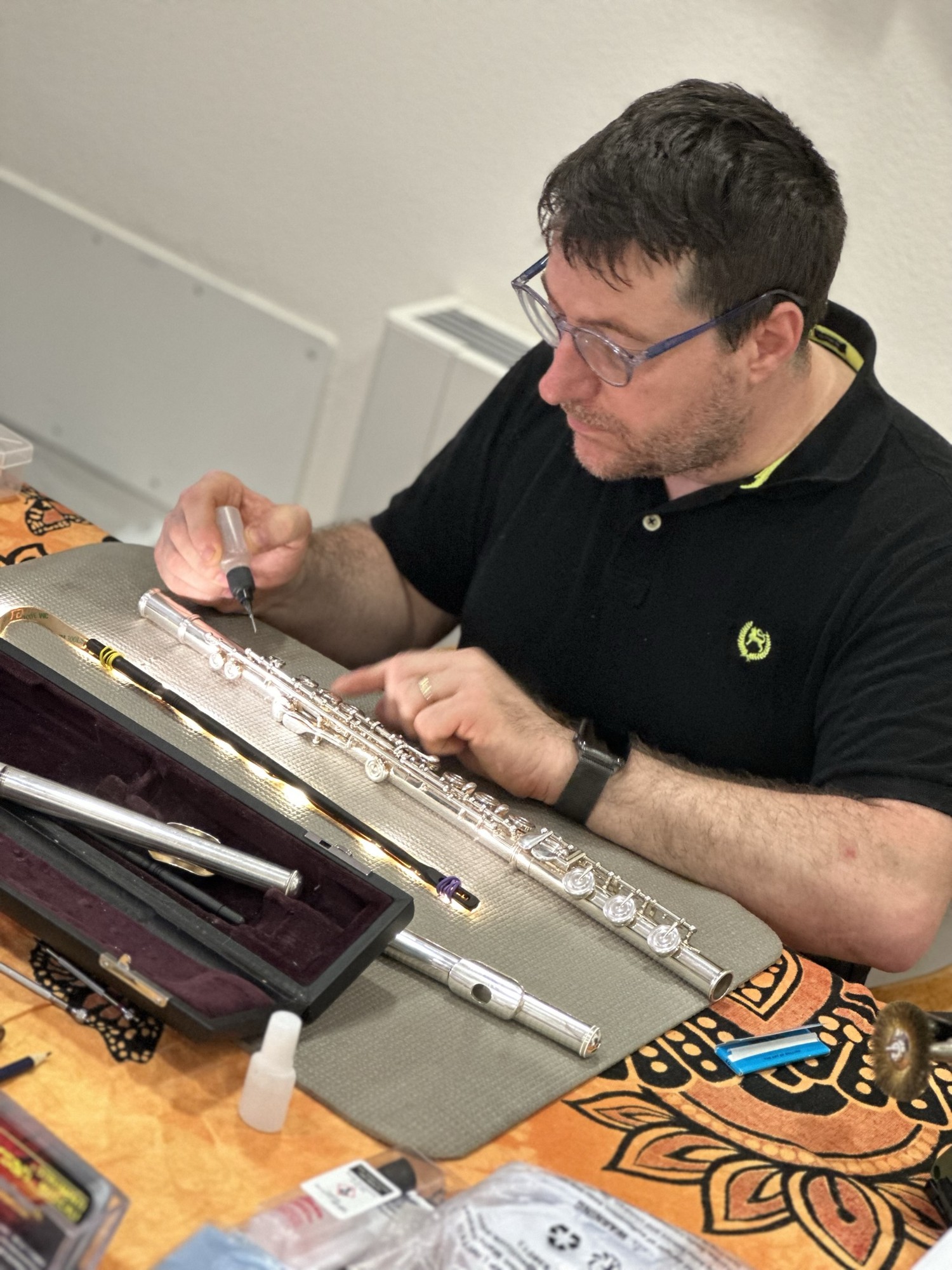 Simone Ginanneschi nel laboratorio Borsari